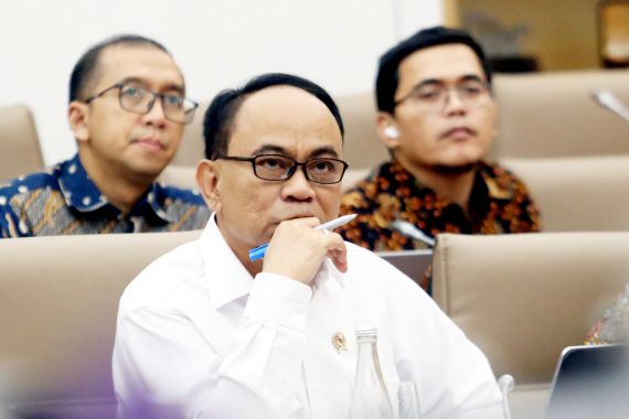 Raker di Komisi VI DPR, Budi Arie Dicecar soal Fufufafa dan Judol - JPNN.COM