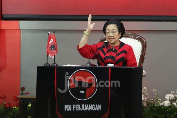 Megawati Sebut Mundur Lebih Terhormat daripada Dipecat, Sindir Jokowi? - JPNN.COM