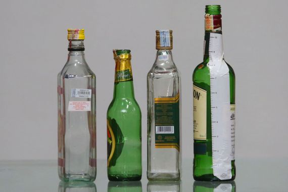 Satpol PP DKI Jakarta Sita 1.627 Botol Miras Selama Ramadan - JPNN.COM