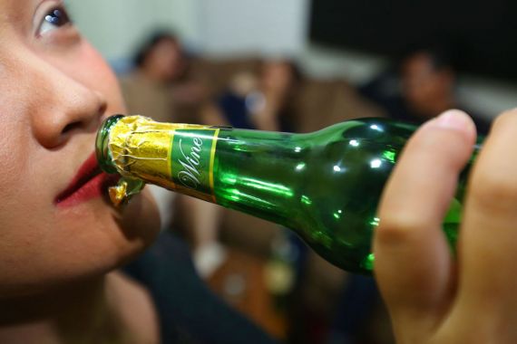 Sering Konsumsi Minuman Alkohol Rentan Kena Kanker Hati? - JPNN.COM