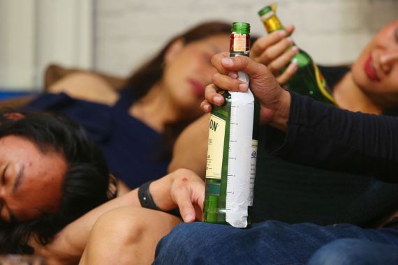 3 Cara Mengatasi Sakit Tenggorokan Setelah Minum Alkohol - JPNN.COM