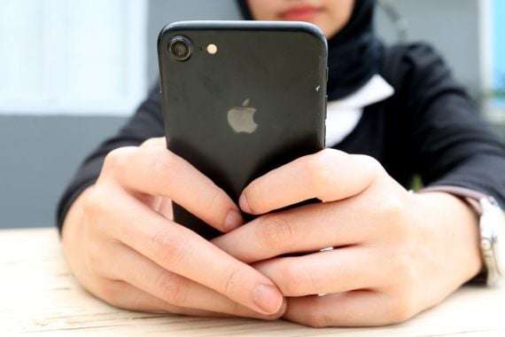 Jangan Coba-coba Meletakkan iPhone 12 Dekat Alat Pacu Jantung, Ini Bahayanya - JPNN.COM