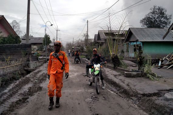 NEC Indonesia Bantu Para Korban Terdampak Erupsi Gunung Semeru - JPNN.COM