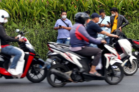 Pelajar SMA Naik Motor ke Sekolah, Kecelakaan, Jatuh ke Kolong Bus, Terlindas, Tewas - JPNN.COM