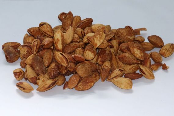 8 Efek Samping Mengonsumsi Kacang Almond Secara Berlebihan, Nomor 6 Bikin Kaget - JPNN.COM