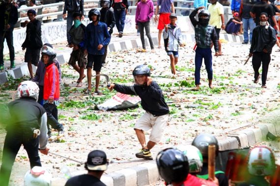 Polisi Buru Pelaku Tawuran di Silaberanti Palembang - JPNN.COM