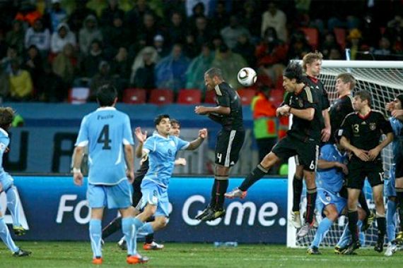 Saling Serang, Jerman Tekuk Uruguay 3-2 - JPNN.COM