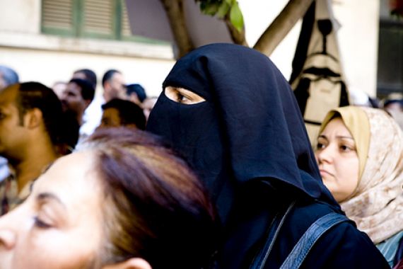 Parlemen Prancis Resmi Tolak Burqa - JPNN.COM