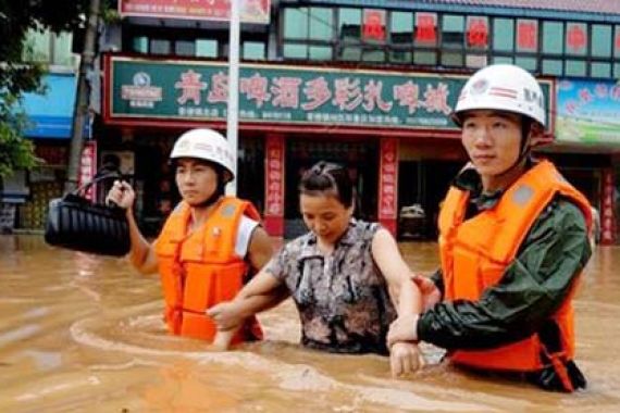 Banjir-Longsor Landa Negeri Panda - JPNN.COM