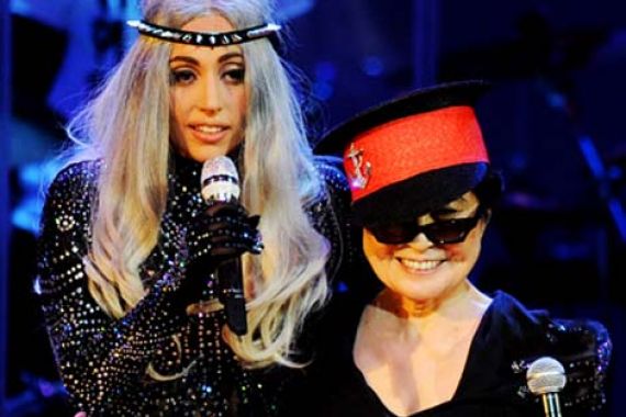 Lady Gaga Duet dengan Yoko Ono - JPNN.COM