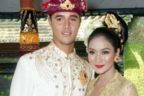 Setiap Hari Ingin Seperti Pengantin Baru - JPNN.COM