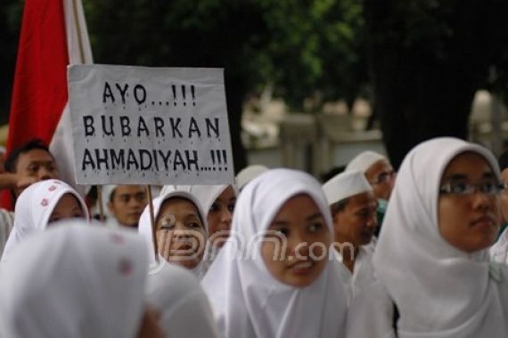 Jemaat Ahmadiyah Diajari Ber-Islam Benar - JPNN.COM