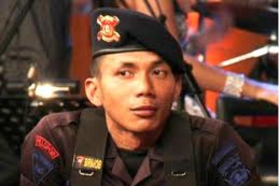 Polisi Cari Penyebar Foto Hot Norman Kamaru - JPNN.COM