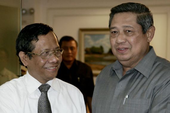 Temui SBY, Mahfud MD Laporkan Nazaruddin - JPNN.COM