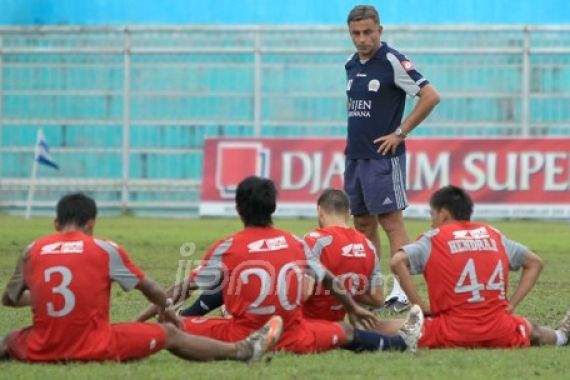 Sulit Pagari Pemain, Arema Tunggu Kongres PSSI - JPNN.COM