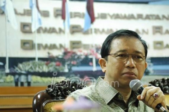 Marzuki Bersumpah Tak Akan Dongkel Anas - JPNN.COM