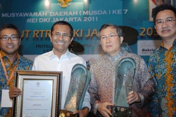 Dahlan Iskan Terima Penghargaan Wirabakti Praja - JPNN.COM