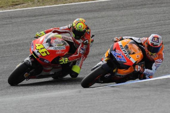 Rossi Sampaikan Frustrasi via Helm - JPNN.COM