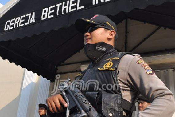 Polisi Jaga Seluruh Gereja - JPNN.COM