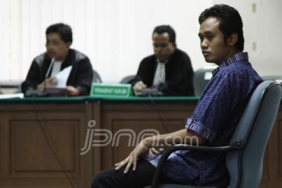 Eksepsi Ditolak, Mantan Pegawai KPK Tetap Diadili - JPNN.COM
