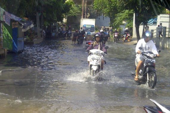 Beberapa Kawasan Ibukota Banjir, Warga Sindir Ahlinya - JPNN.COM