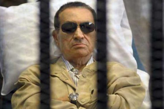 Massa Tak Puas Dengan Hukuman Mubarak - JPNN.COM