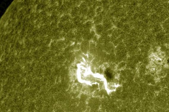 Teleskop NASA Abadikan Ledakan Matahari Terdahsyat - JPNN.COM