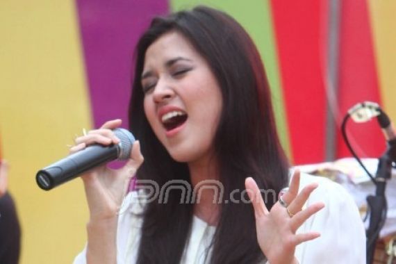 Raisa Terkejut Sabet Pendatang Baru Terbaik - JPNN.COM