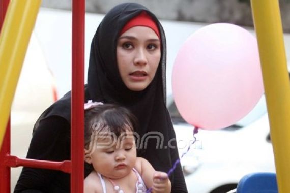 Puasa, Zaskia Mecca Tetap Menyusui - JPNN.COM