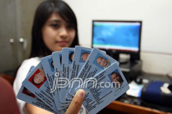 Warga Pondokgede Tak Antusias Ambil e-KTP - JPNN.COM