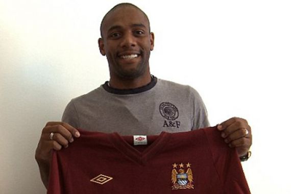 Maicon Ingin Cetak Sejarah Bersama City - JPNN.COM