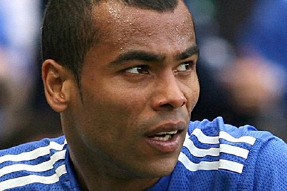 Hina FA, Chelsea Denda Ashley Cole - JPNN.COM