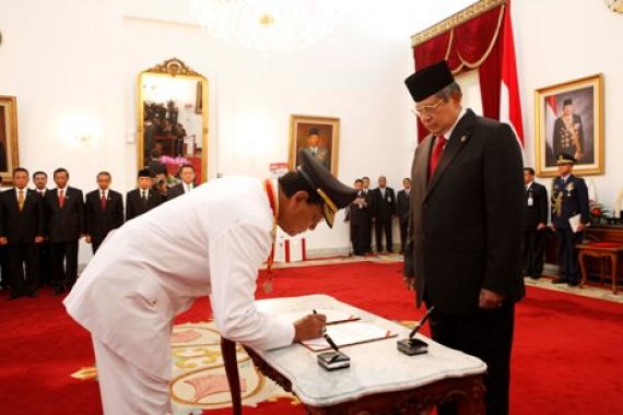 Sultan Resmi Gubernur, Warga Tumpengan di Malioboro - JPNN.COM
