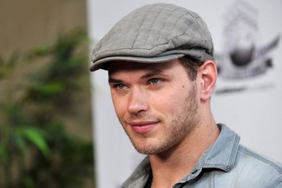 Kellan Lutz Tak Suka Jauh dari Pacar - JPNN.COM