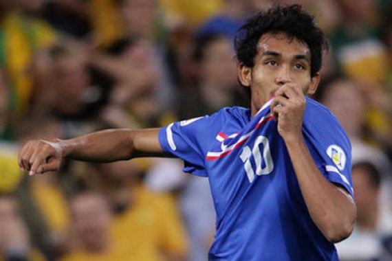 Teerasil Hattrick, Thailand Lolos ke Semifinal Piala AFF - JPNN.COM