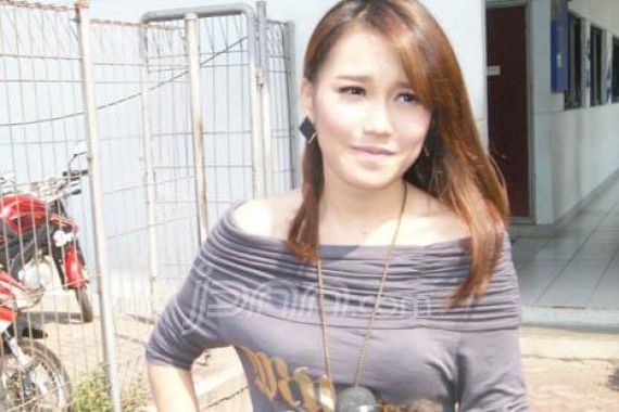 Ayu Tingting Ingin Tinggalkan Gaya Korea - JPNN.COM