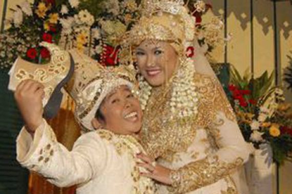 Istri Sibuk, Adul Susah Bikin Anak - JPNN.COM