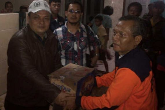 Bantu Korban Banjir, Kader Demokrat Ajak Pengusaha - JPNN.COM