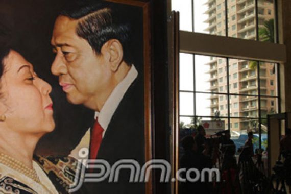 Lukisan Mesra SBY dan Ani Muncul di Rapimnas - JPNN.COM
