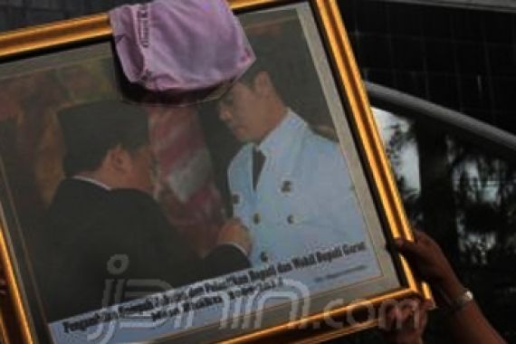 SBY Teken Surat Pemecatan Aceng - JPNN.COM