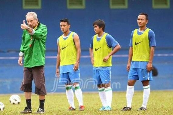 Riedl Segera Dipanggil jadi Pelatih Timnas Senior - JPNN.COM