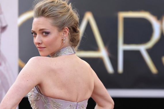 Amanda Seyfried Dipusingkan Urusan Payudara - JPNN.COM