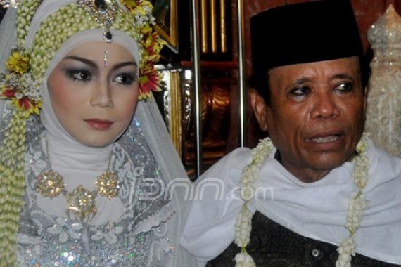 Pengakuan Ayah Ika, Anaknya Senang Dinikahi Kiai Subchan - JPNN.COM