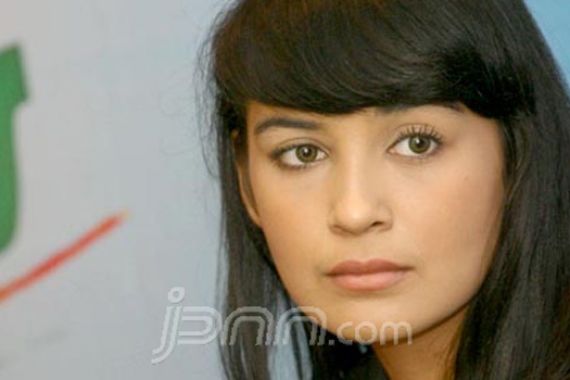 Shireen Sungkar Main Film - JPNN.COM