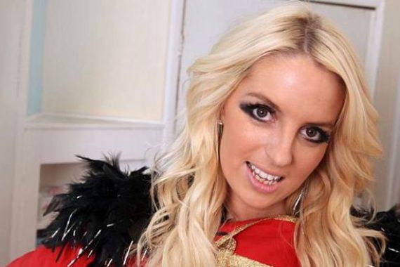 Tirukan Britney Spears, Mantan Pelayan Raup Rp 4,5 Miliar - JPNN.COM