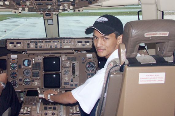 Maherda Ekananda, dari Sopir Taksi Menjadi Pilot - JPNN.COM