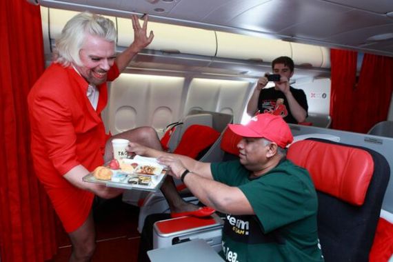 'Pramugari' Istimewa Ladeni Bos AirAsia - JPNN.COM