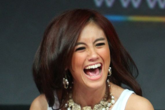 Kado Dua Dekade Karir Agnes Monica - JPNN.COM