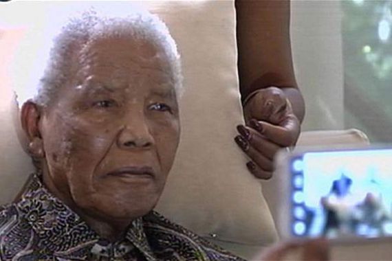 Nelson Mandela Dilarikan ke Rumah Sakit - JPNN.COM