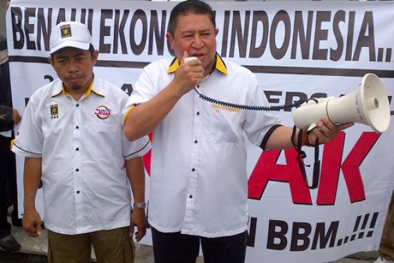 Tolak Kenaikan BBM, Kader PKS Demo di Bundaran HI - JPNN.COM